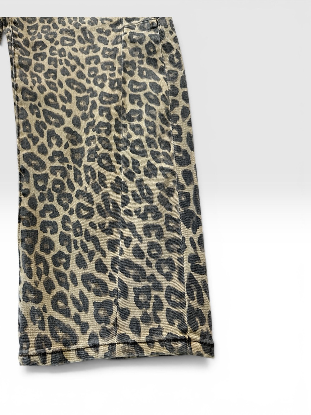 Women’s Risen Barrel Leopard Print Jeans - Beige Black - Picture 5 of 11